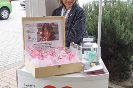 Postazione in rosa alla farmacia Legnani di Zola Predosa